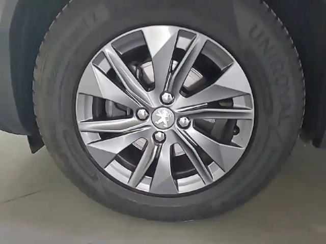 Peugeot 2008 puretech 130 s&amp;s eat8 — photo 13