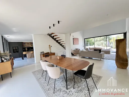 Maison 6 pièces 240 m²