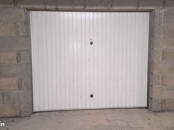 Parking/box 1 pièce 31 m²