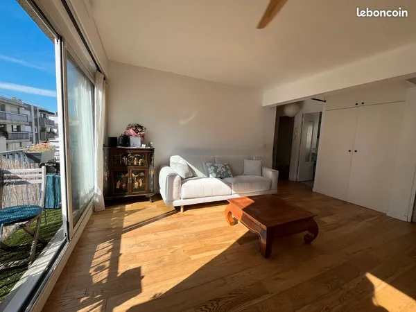 T2 traversant de 48m2 avec balcon à Paris 18ème