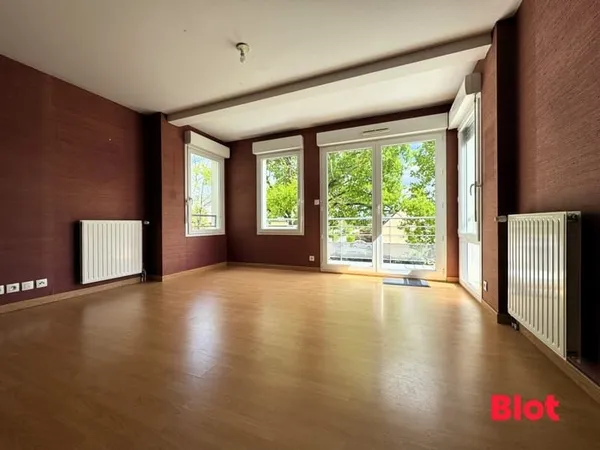 A VENDRE - Appartement - Chateaubourg - T4 - 3 chambres - Balcon + garage