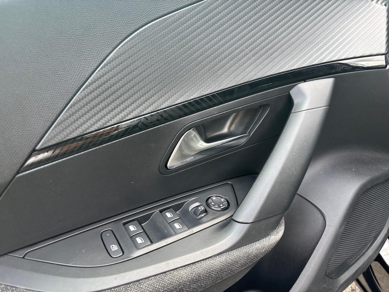 Peugeot 2008 1.2 hybrid 145ch style e-dcs6 — photo 12