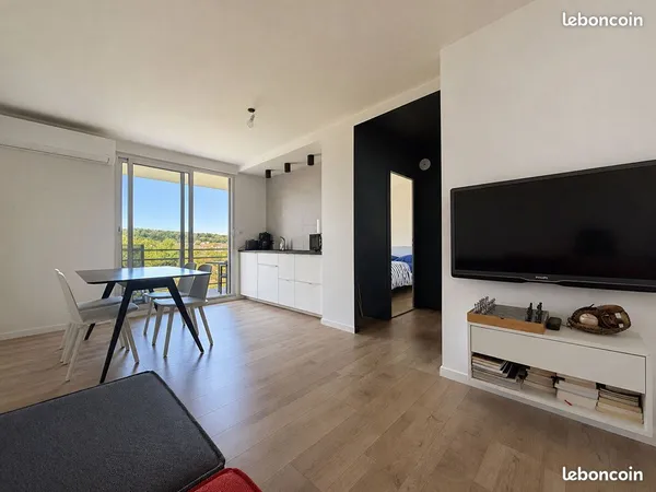 A LOUER, Magnifique appartement meublé avec balcon et clim