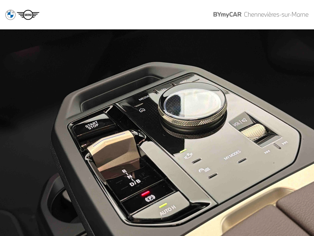 BMW iX xDrive40 326ch — photo 24