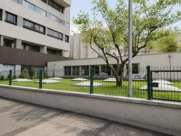 Local professionnel 1246 m²
