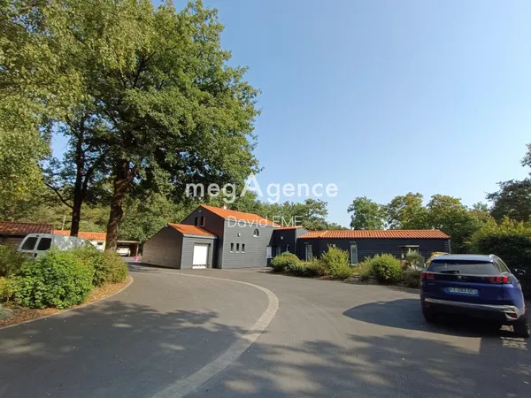 VILLA 8 pièces, 6 chambres, 192 M2, Piscine, Terrain 2800 m2 ombragé