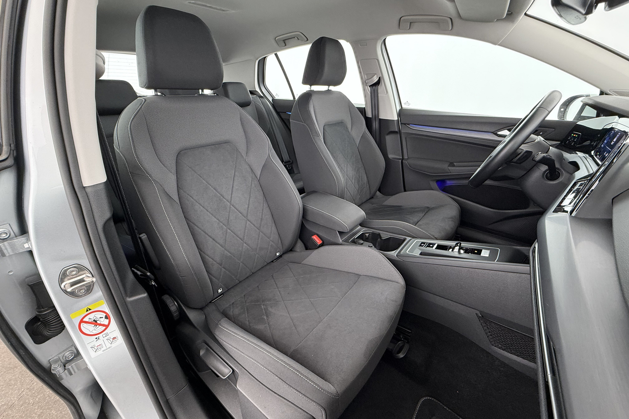 Volkswagen Golf 8 — photo 14