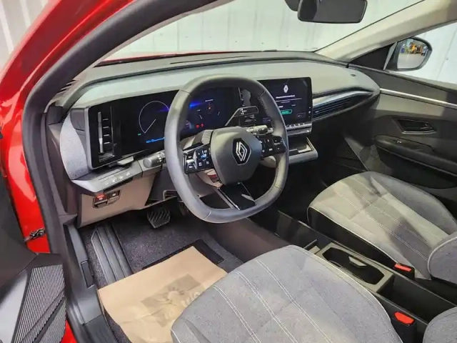 Renault Megane e-tech ev60 220 ch super charge — photo 15