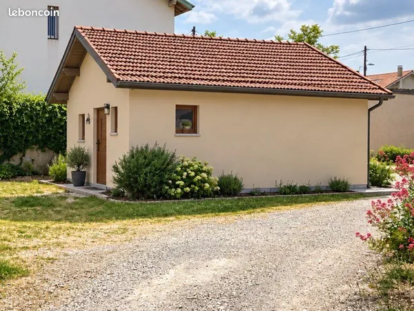 Petite maison de plain-pied avec terrasse et jardin - Centre Bourg-de-Péage