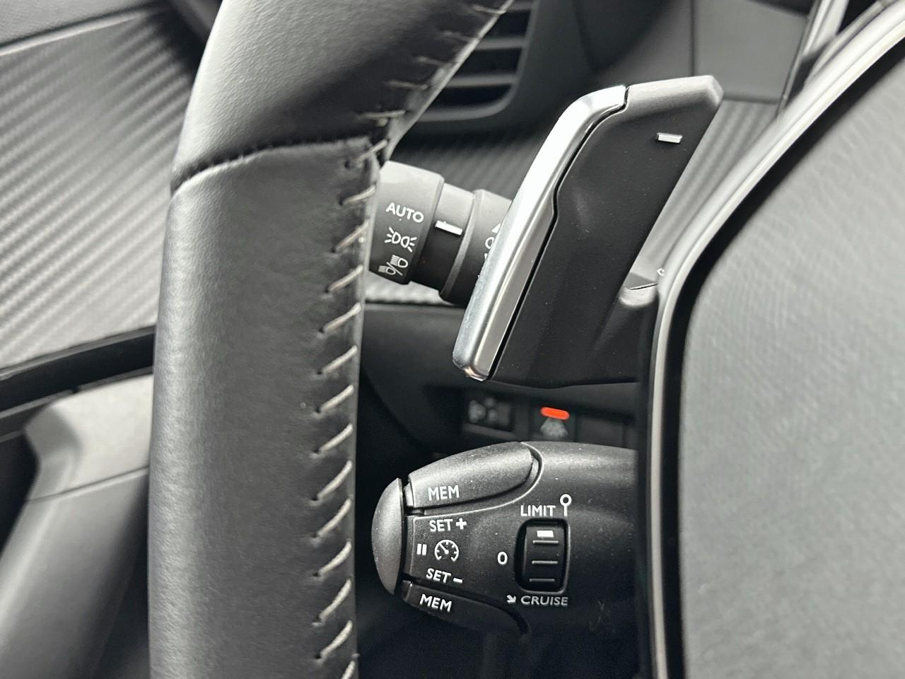 Peugeot 2008 puretech 130 s&s eat8 allure pack — photo 17