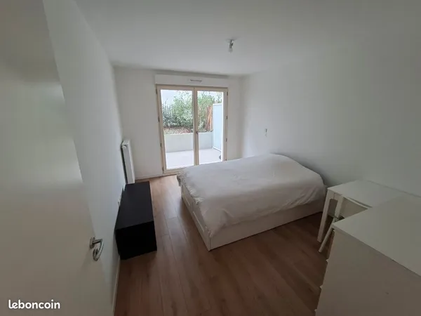 Chambre en colocation de 12m2 avec accès jardin
