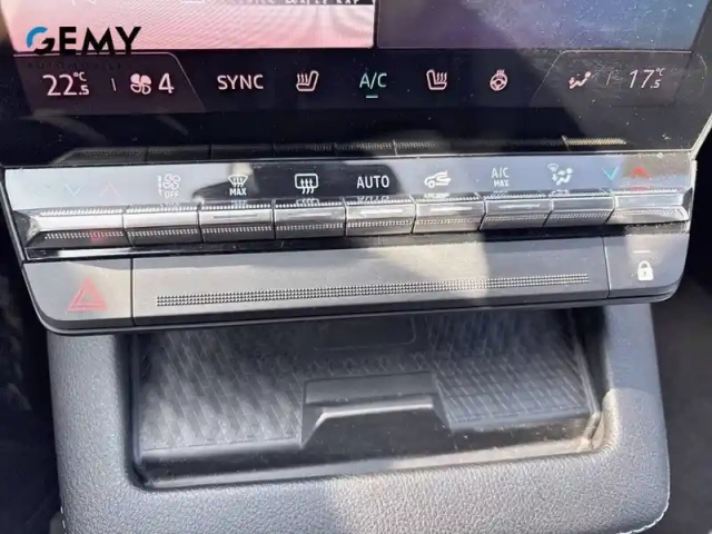Renault Megane e-tech ev40 130ch standard charge — photo 25