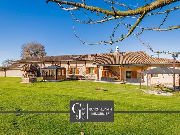 Maison 11 pièces 317 m²