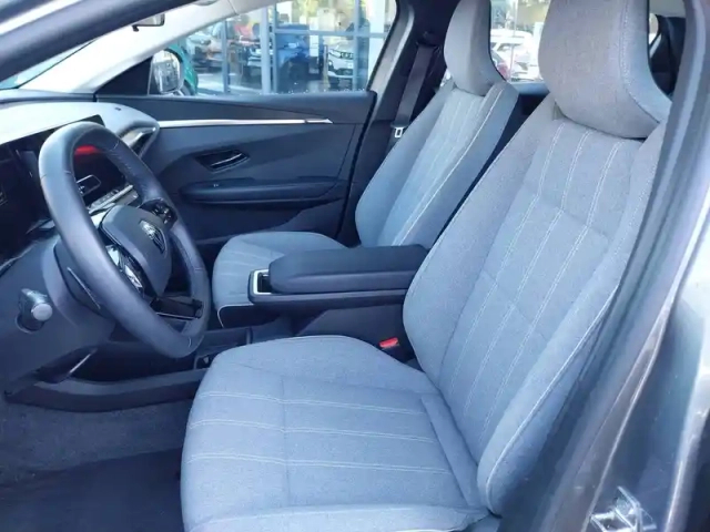Renault Megane e-tech ev40 130ch standard charge — photo 10