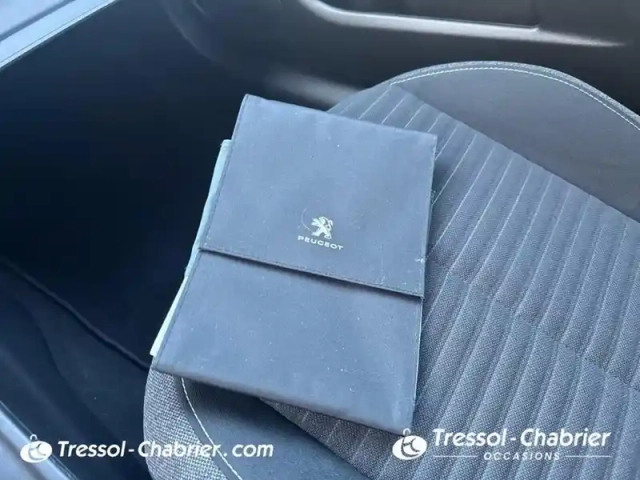 Peugeot 208 puretech 75 s&amp;s bvm5 style — photo 16