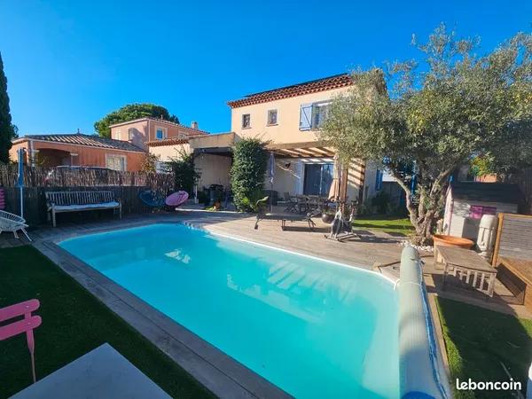AIGUES-MORTES - Secteur MARINAS - Bien rare - Maison avec piscine, 4 chambres, panneaux solaire et b