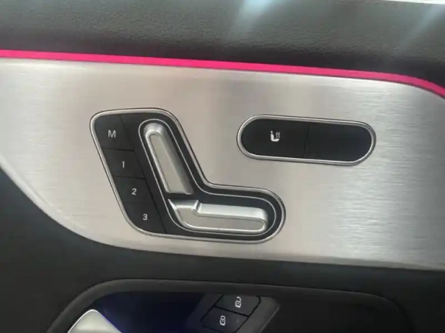 Mercedes Gla 200 d amg line — photo 16