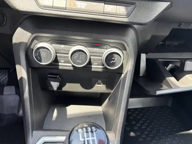 Dacia Sandero eco-g 100 — photo 9