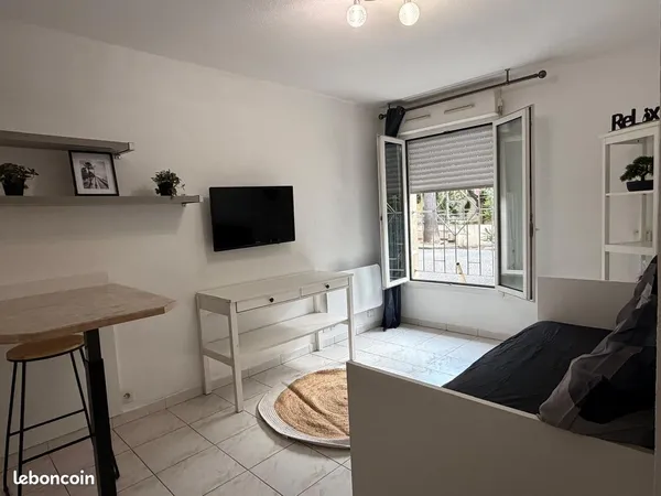 STUDIO MEUBLE 21m2 RENOVE A NEUF - PROXIMITE FACULTE DE MEDECINE