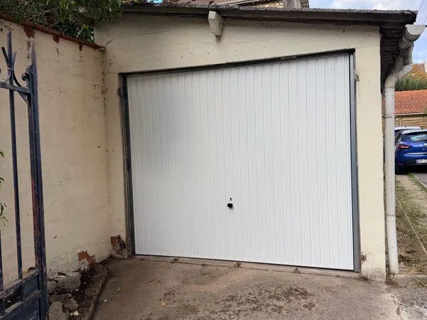 Box fermé de 13,6 m² à louer - Bas de Montmorency / proche gare d'Enghien-les-Bains