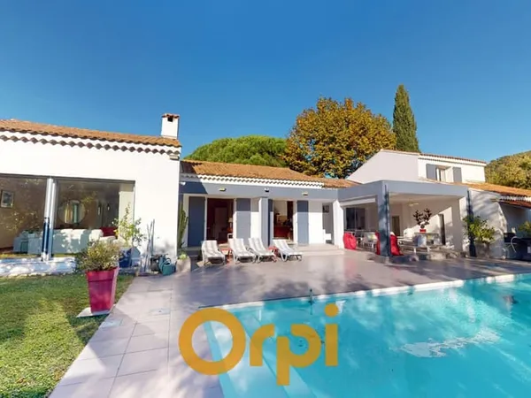 Maison 5 pièces 240 m²