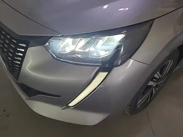 Peugeot 208 puretech 75 s&amp;s bvm5 — photo 16