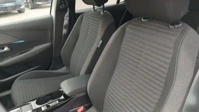Peugeot 208 electrique 50 kwh 136ch — photo 28