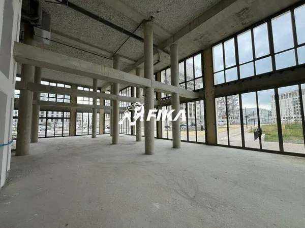 Local commercial 253 m²