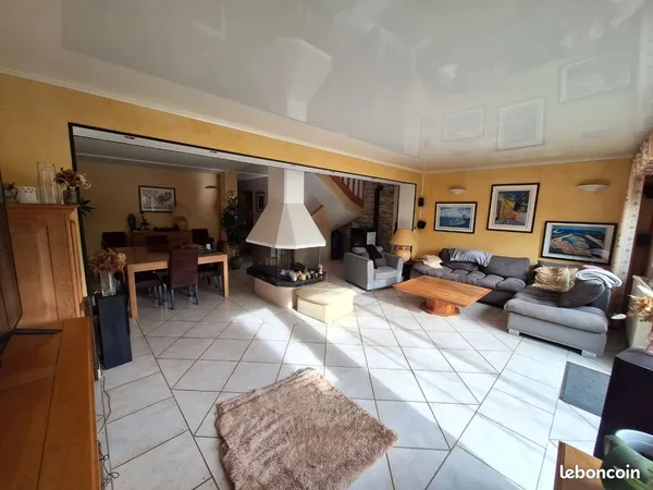 Maison et dépendance indépendante