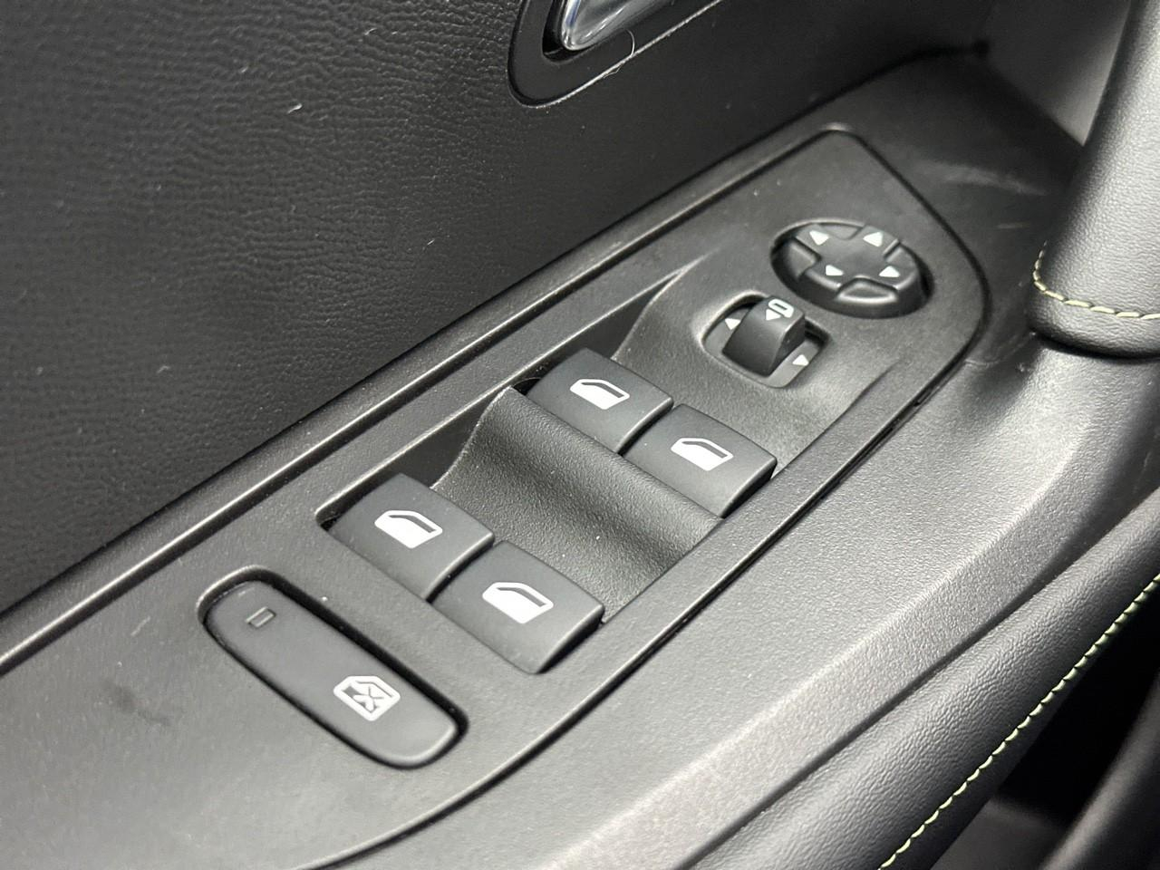 Peugeot 2008 puretech 130 s&s eat8 gt — photo 16