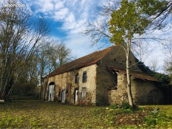 Rare - Ancien corps de ferme et maison bourgeoise sur 1,3 hectare au coeur des bois