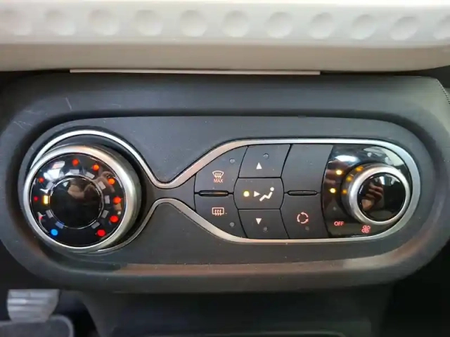 Renault Twingo iii e-tech — photo 29