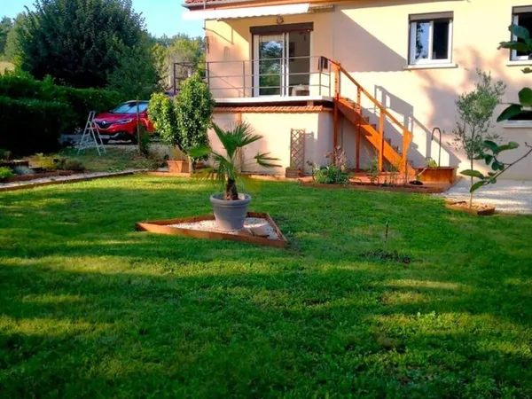 Maison spacieuse dans environnement calme
