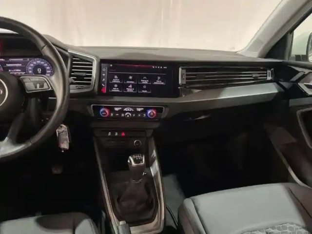 Audi A1 25 tfsi 95 ch bvm5 advanced — photo 10