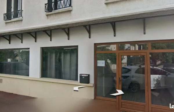Local Commercial 74m² - 78 La Celle St Cloud