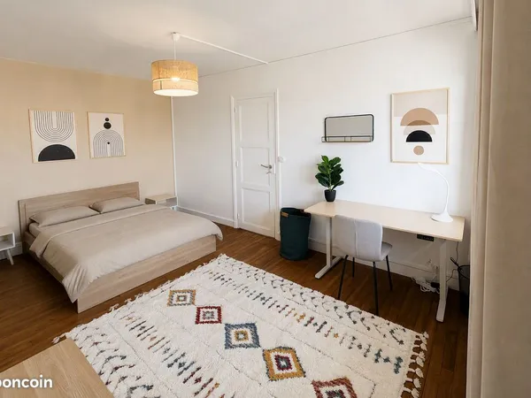 Chambre meublée avec salle d'eau individuelle - Campus Poitiers