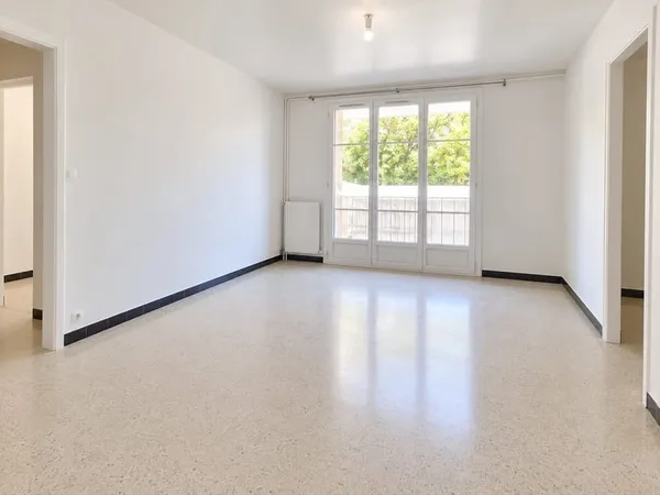 Grand T4 lumineux de 77,40 m2 avec balcon, stationnement et