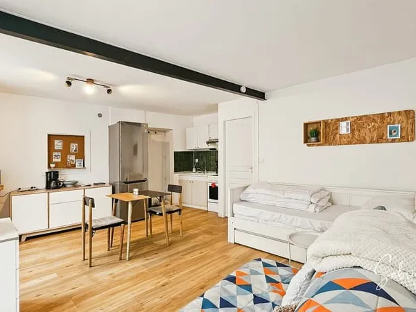 PORTE ROYALE - APPARTEMENT T1 VENDU MEUBLÉ ET LIBE DE TOUT OCCUPANT