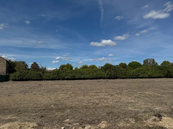 Terrain 600 m²