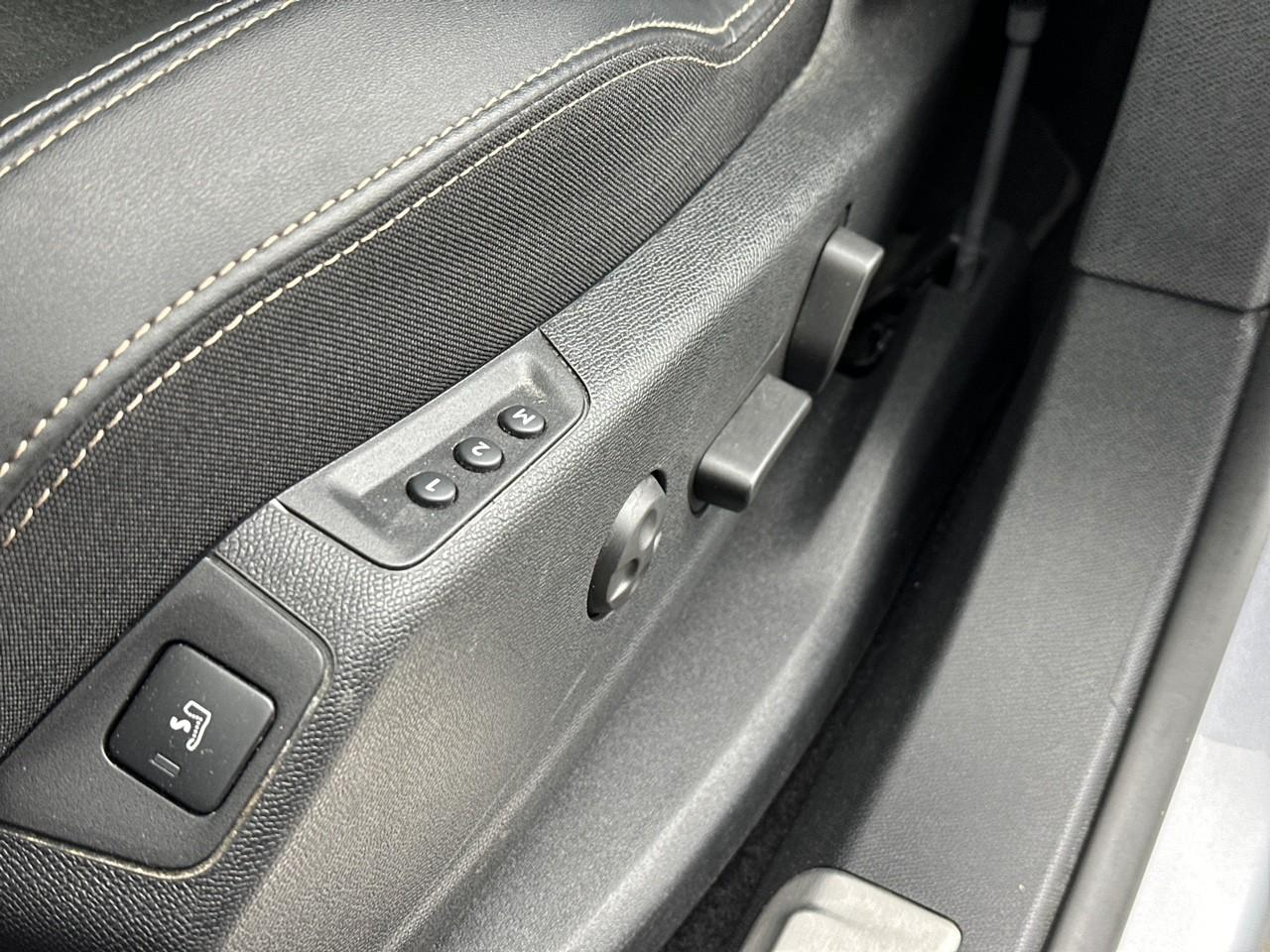 Peugeot 3008 puretech 130ch s&s eat8 gt pack — photo 36