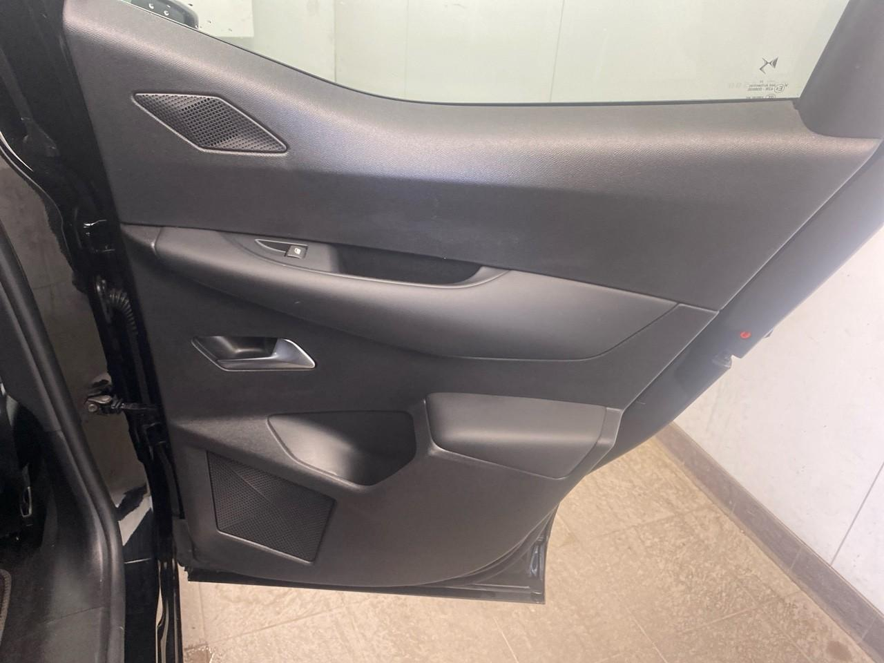 Ds Ds 3 crossback puretech 130 eat8 performance line+ — photo 24