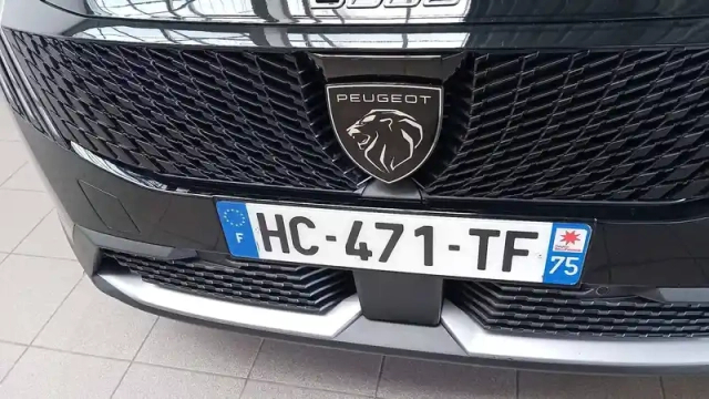 Peugeot 2008 hybrid 110 e-dcs6 — photo 26