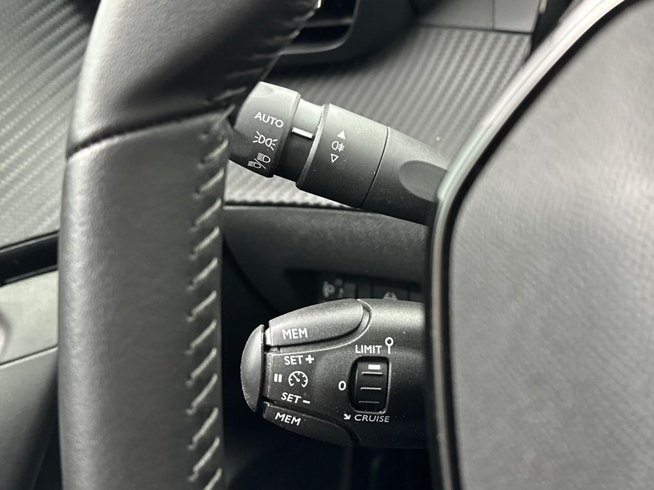 Peugeot 2008 puretech 130 s&s bvm6 allure — photo 17