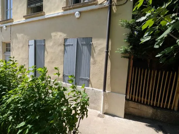 [EXCLUSIVITÉ] T2 en RDC sur cours intérieure au coeur de la Croix Rousse