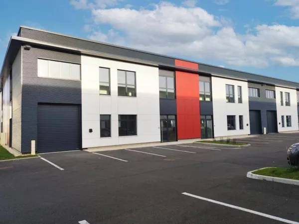 Local d'activité 1050 m²