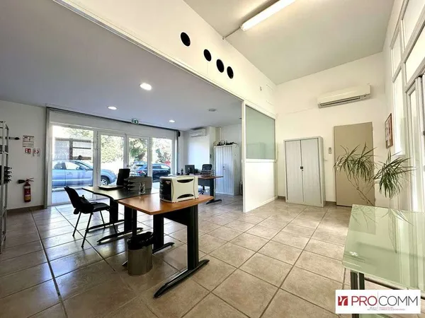 Local commercial de 72m² à louer à Arles
