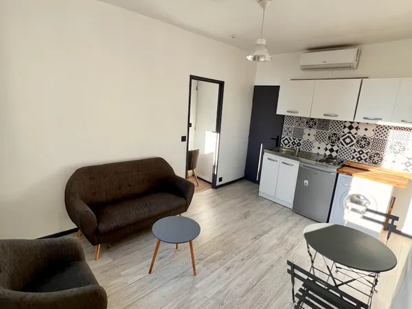 Loue Type 2 meublé et rénové - 1 chambre · 23m²