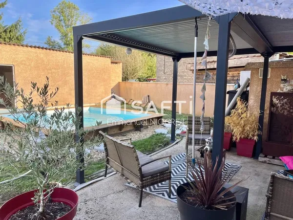 Belle maison ancienne rénovée avec 4 chambres et piscine