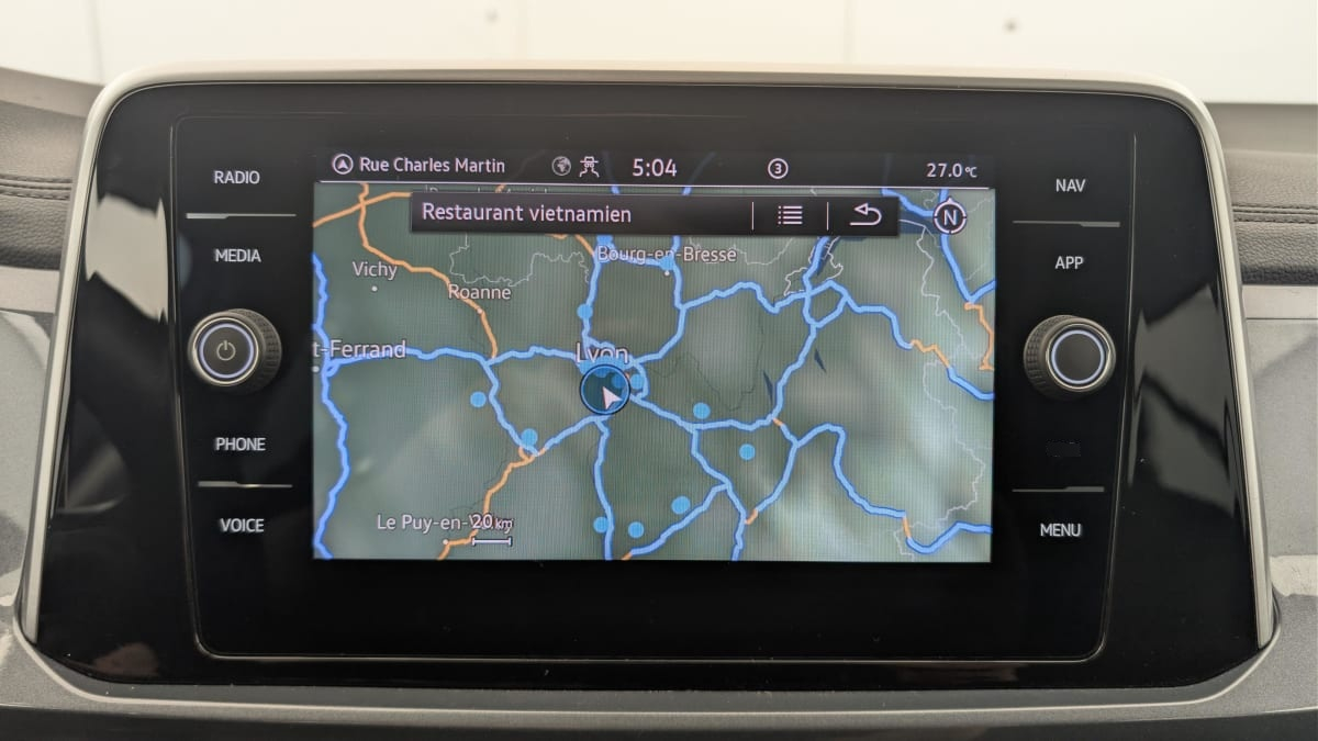 Volkswagen T-Roc — photo 18