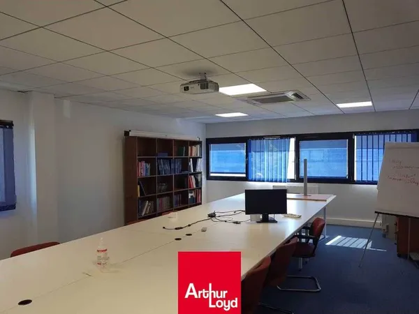 Bureau 237 m²